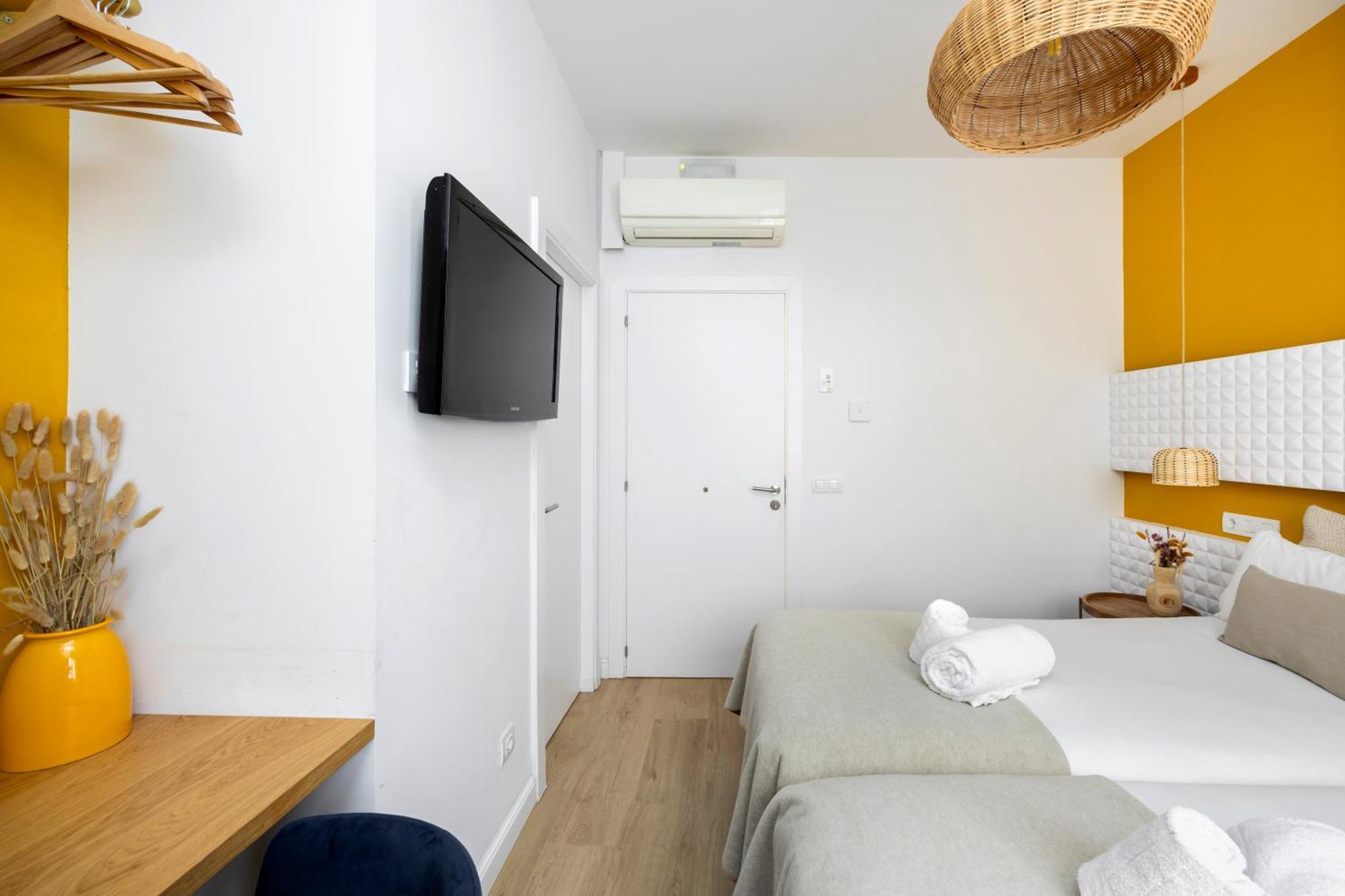 Отель Hostal Barcelona Centro Экстерьер фото