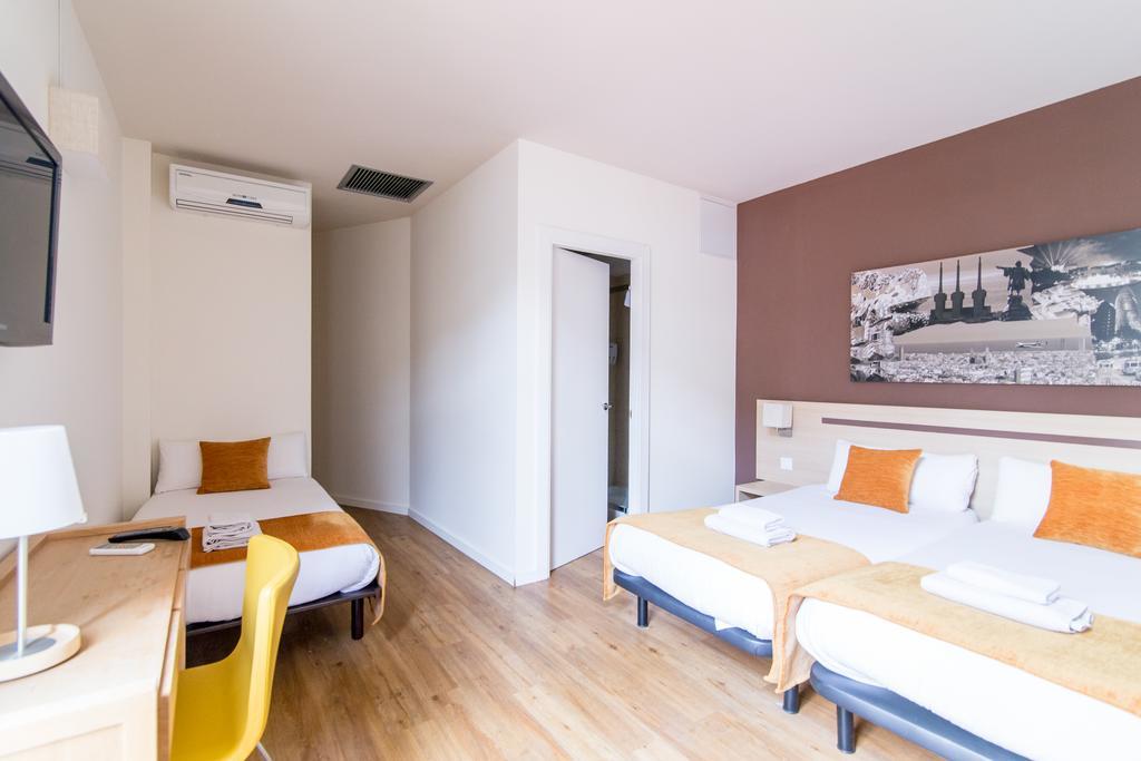 Отель Hostal Barcelona Centro Экстерьер фото